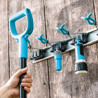 Garden tool hanger