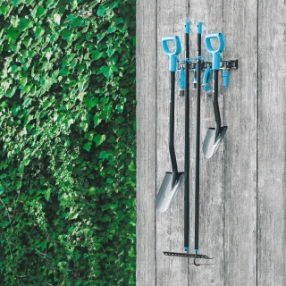 Garden tool hanger